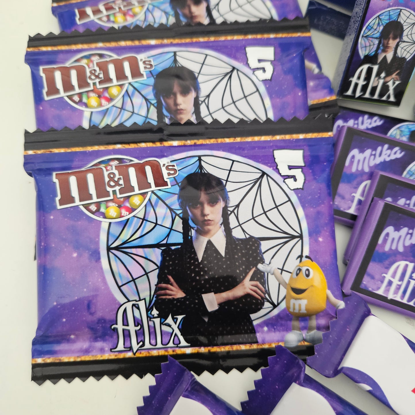 THEME MERCREDI ADAMS (WEDNESDAY)