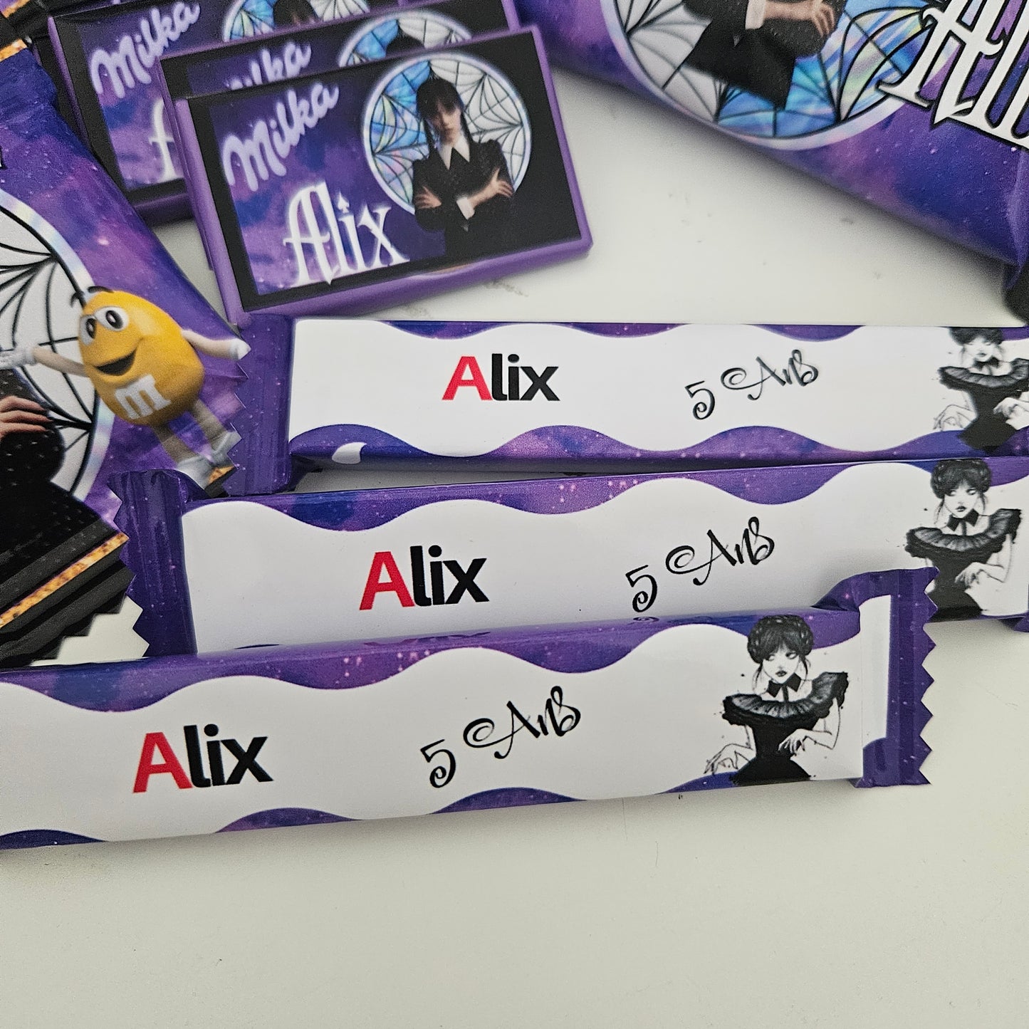 THEME MERCREDI ADAMS (WEDNESDAY)