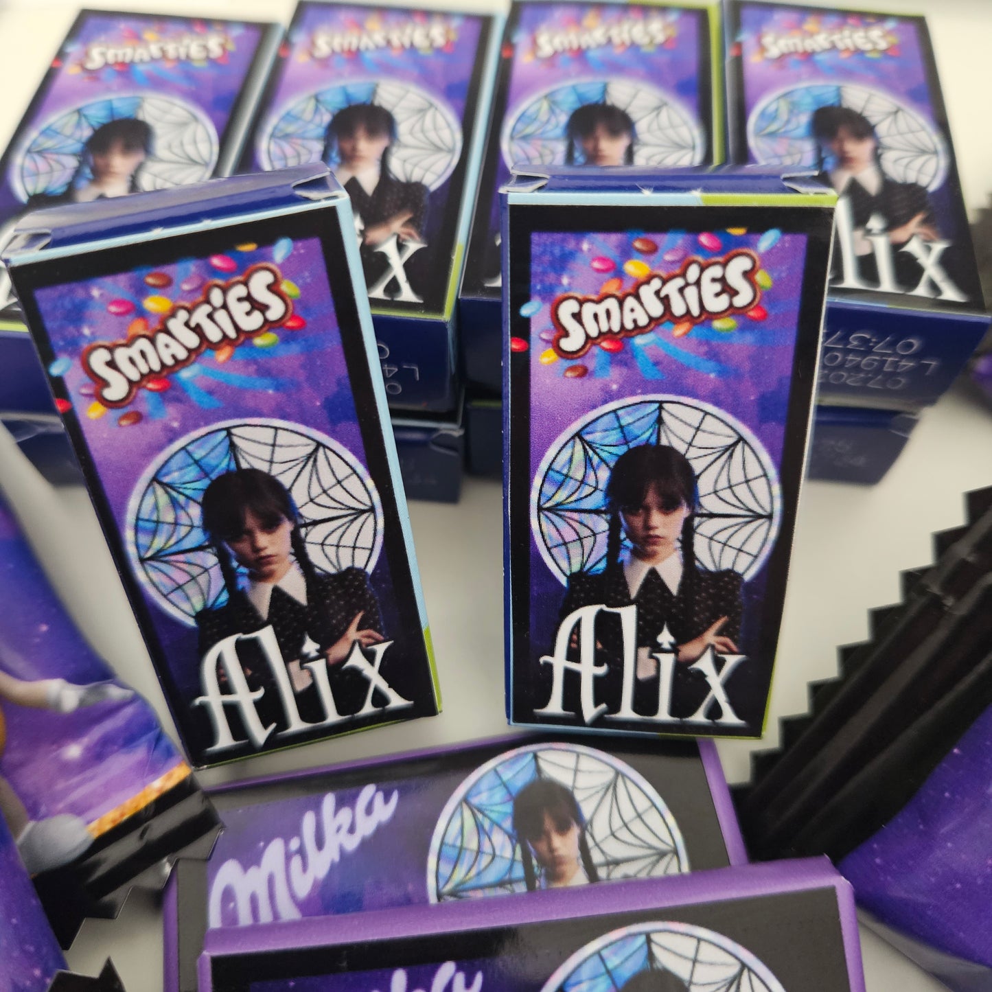 THEME MERCREDI ADAMS (WEDNESDAY)